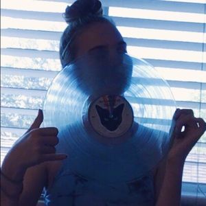 Meet your Posher, Ella